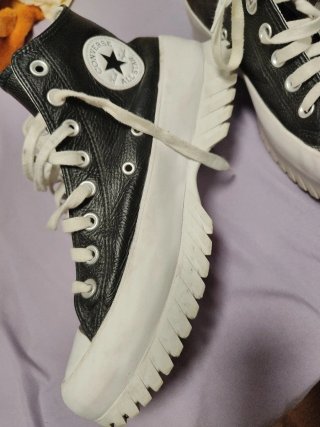 Zapatillas Converse Negras y Blancas