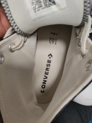 Zapatillas Converse Negras y Blancas