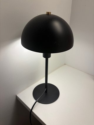 Lámpara de mesa negra metal dorada