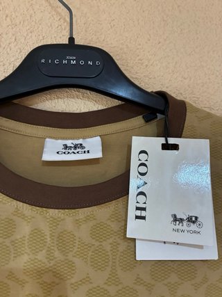 Camiseta Coach Monograma Beige/Marrón