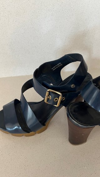 Sandalias tacón Martinelli azul y marrón