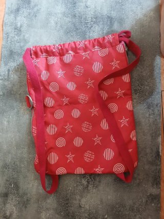 Mochila Carpisa roja con estrellas