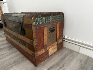 Baúl antiguo siglo XX