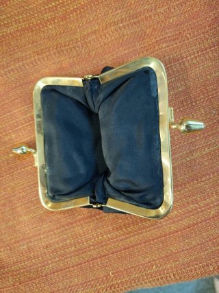 Monedero vintage con diseño floral