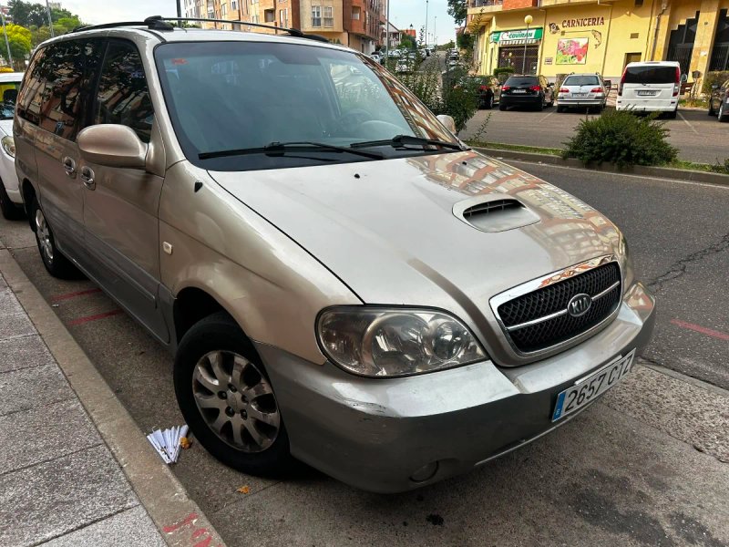 KIA Carnival 2004 - foto 1