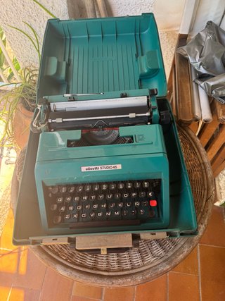 Máquina de escribir Olivetti Studio 45