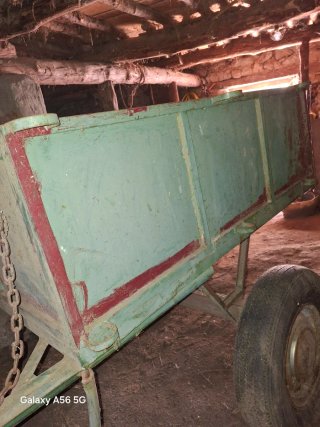 Carro de campo verde