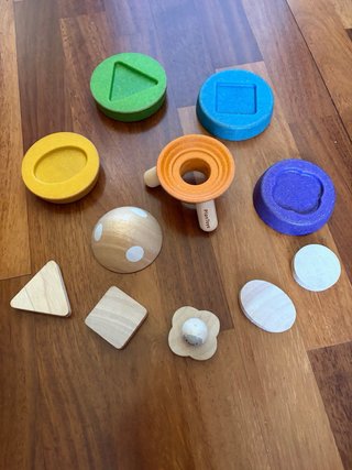 Cohete apilable de madera PlanToys