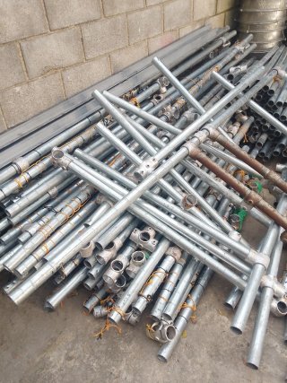 Lote de tubos metálicos galvanizados