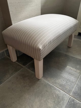 Banqueta tapizada rayas grises