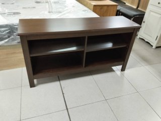 Mueble de madera marrón