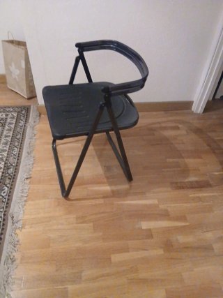 Mesa de vidrio ovalada y 4 sillas modernas