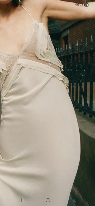 vestido largo de georgette con volantes