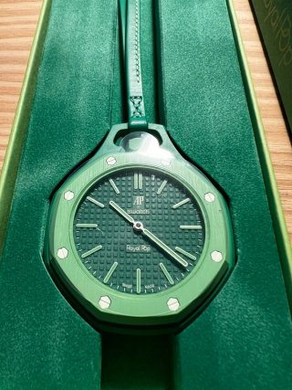 Reloj Swatch Royal Oak Green Eight
