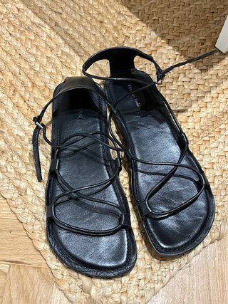 Sandalias Massimo Dutti Negras.