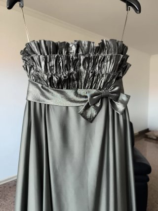 Vestido fiesta raso palabra de honor, verde salvia
