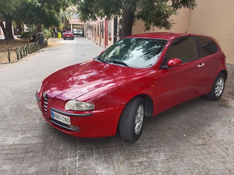 Alfa Romeo 147 2004 - foto 1