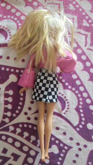 Barbie Mattel con abito alla moda