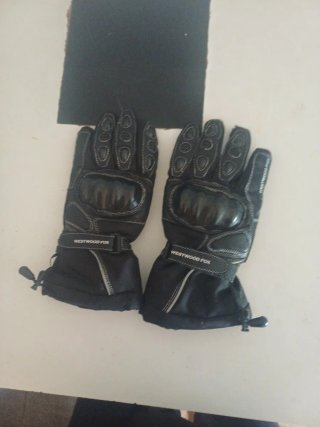 Chaqueta de moto negra y verde con guantes Talla S