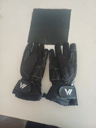 Chaqueta de moto negra y verde con guantes Talla S