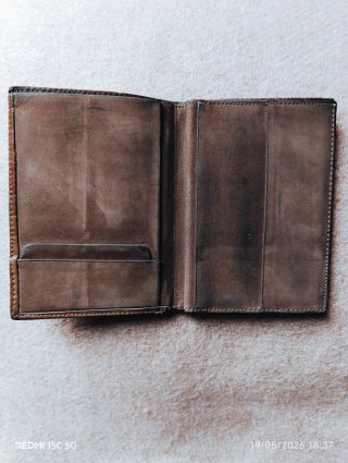 Cartera de piel marrón