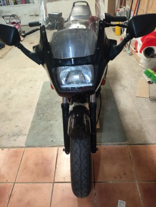 Kawasaki GPZ 500 S Negra y Roja