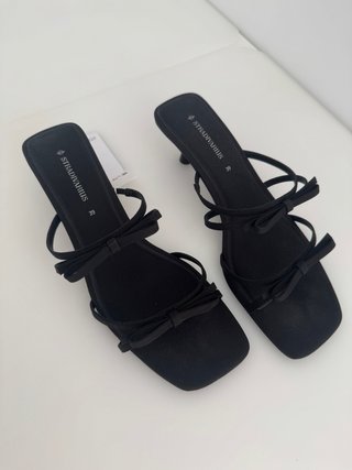 Tacones kitten negro lazos