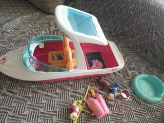 Barbie pastelera y barco