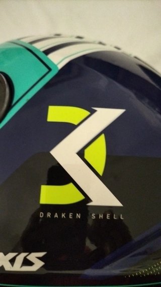 Casco moto . Marca AXXIS