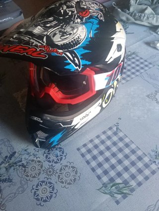 Moto + ruedas + Casco + Gafas + Mono + protección