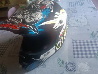 Moto + ruedas + Casco + Gafas + Mono + protección