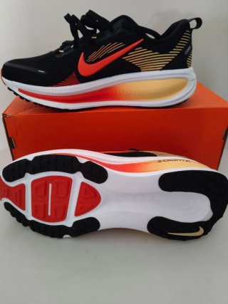 Zapatillas Nike Vomero 18 Talla 42 EUR