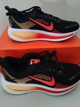 Zapatillas Nike Vomero 18 Talla 42 EUR