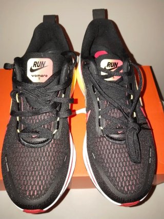Zapatillas Nike Vomero 18 Talla 42 EUR