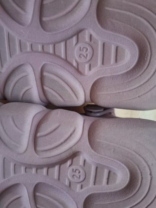 Zuecos rosas talla 25