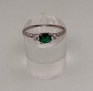 00580 ANILLO ORO BLANCO CIRCONITAS Y ESMERALDA
