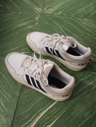 Deportivas Adidas Blancas y Negras