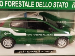 Set 2 modellini auto: Fiat Grande Punto e Land Rov