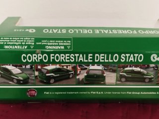 Set 2 modellini auto: Fiat Grande Punto e Land Rov