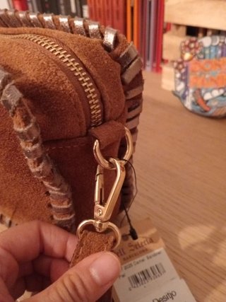 Bolso de piel marrón Pell Selecta.