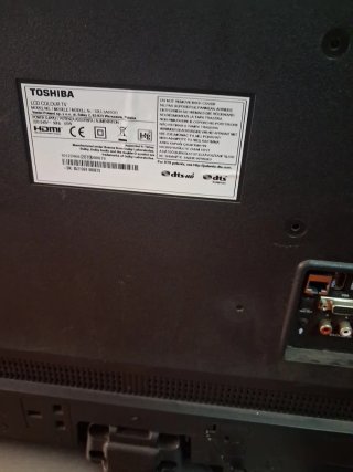 Toshiba Smart TV Negra y Samsung 32