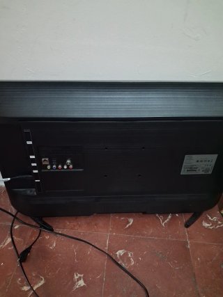Toshiba Smart TV Negra y Samsung 32