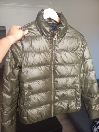 Abrigo plumífero Zara verde oliva
