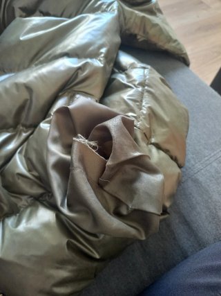 Abrigo plumífero Zara verde oliva