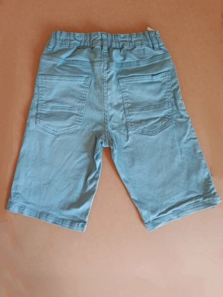 Pantalón corto azul claro