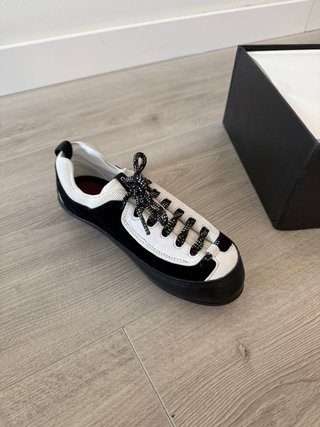 Zapatillas Chanel Negras y Blancas