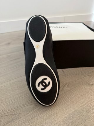 Zapatillas Chanel Negras y Blancas