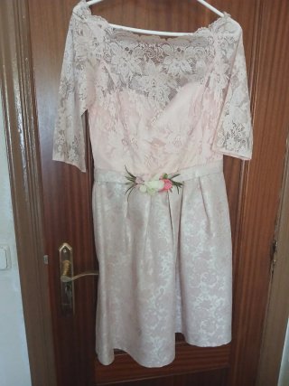 Vestido rosa encaje y flores