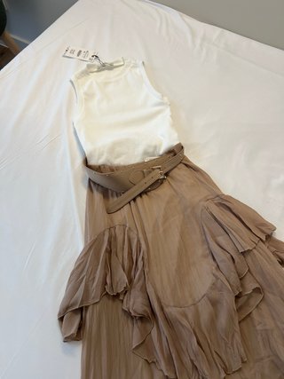 Vestido volantes cinturón Zara Talla XS, S y M