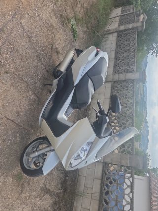 Peugeot Satelis 125cc Beige/Negro con garantía.